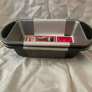 NWT~ Cuisinart 9” Non-Stick Loaf Pan